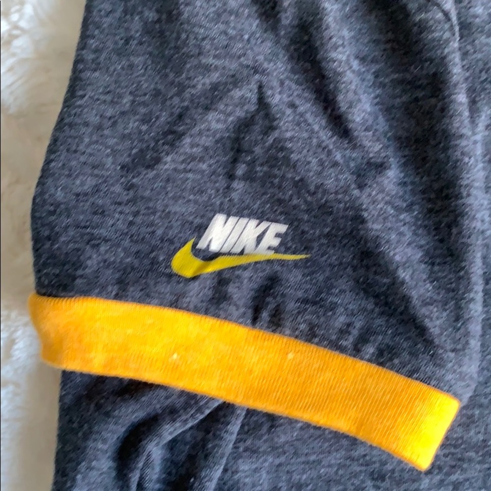 Nike Cooperstown Collection Pittsburgh Pirates Slim Fit Short-Sleeved T-shirt - Picture 9 of 9